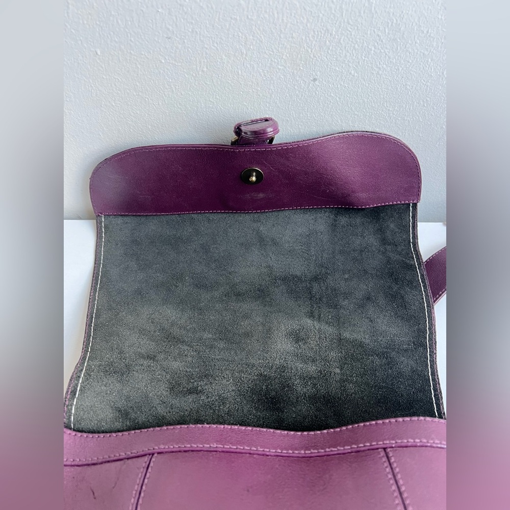 Vintage Purple Leather Saddle Crossbody Bag | Horseshoe Silhouette - Picture 10 of 16